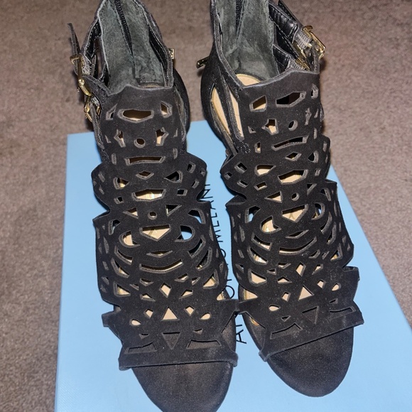 Jessica Simpson black wedge heels - Picture 3 of 4